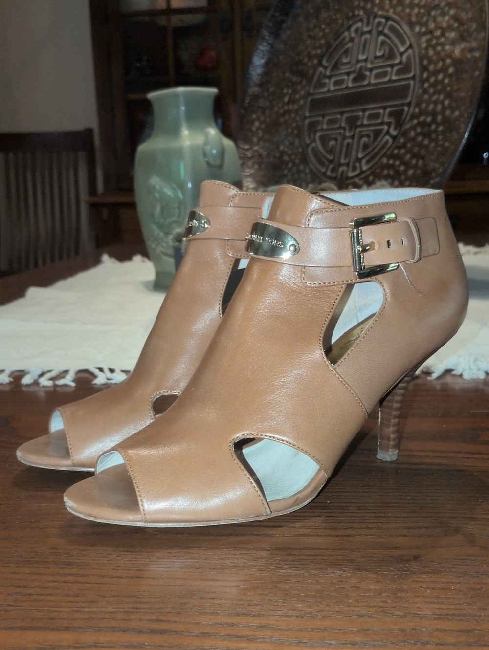 Michael Kors 9 Tan Leather Cutout Buckle Peep-Toe Heels